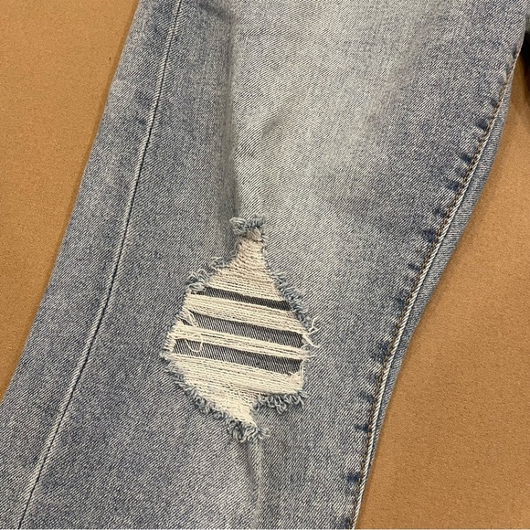 Levi’s Women’s Wedgie Straight Distressed Jeans Size 31 - Picture 9 of 16